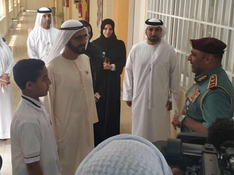 بالفيديو... محمد بن راشد يزور الطالب خليفة الكعبي بمدرسته